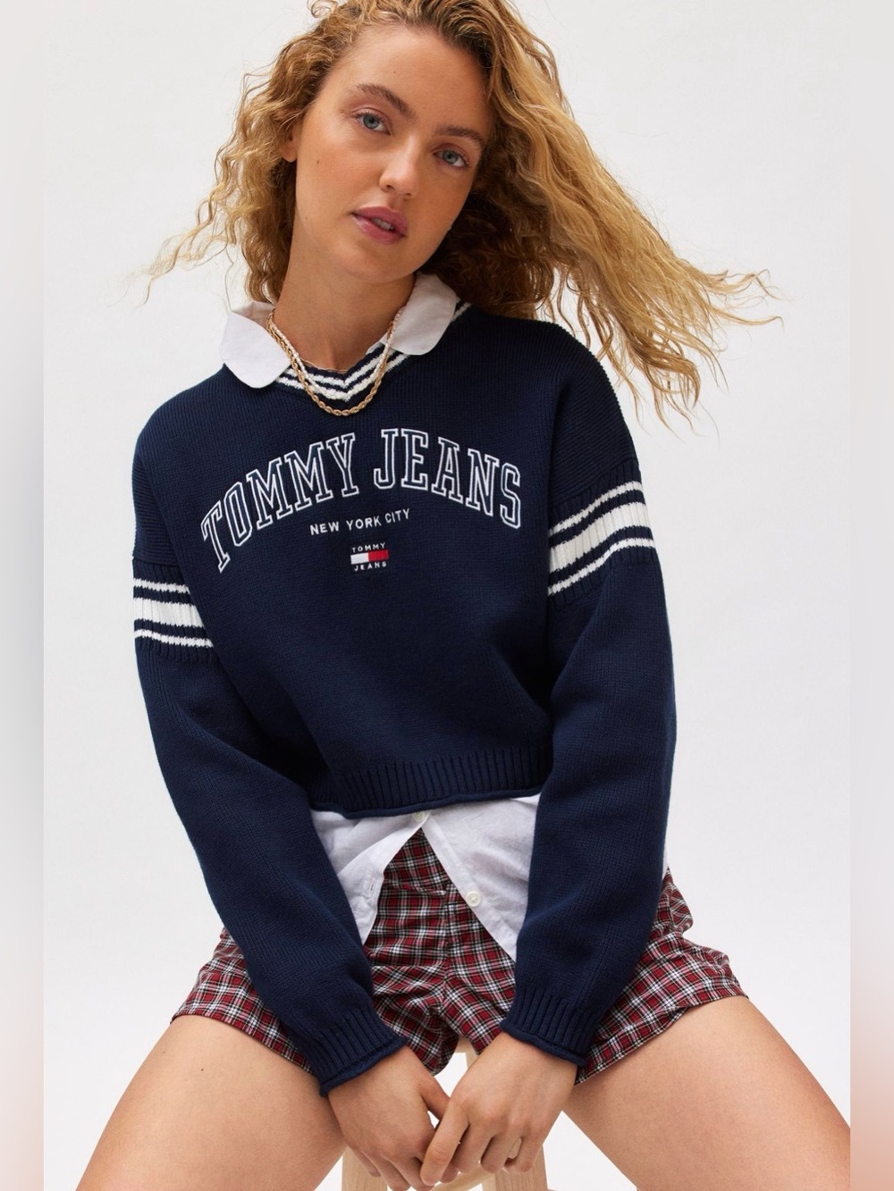Tommy Hilfiger • Tommy Jeans Navy Varsity Cropped V-Neck Logo Sweatshirt Medium